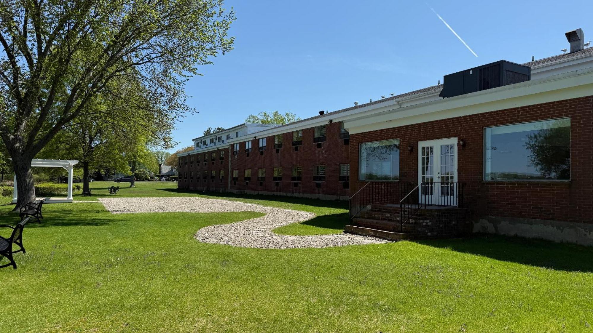 Lakeside Inn Wakefield Exterior foto